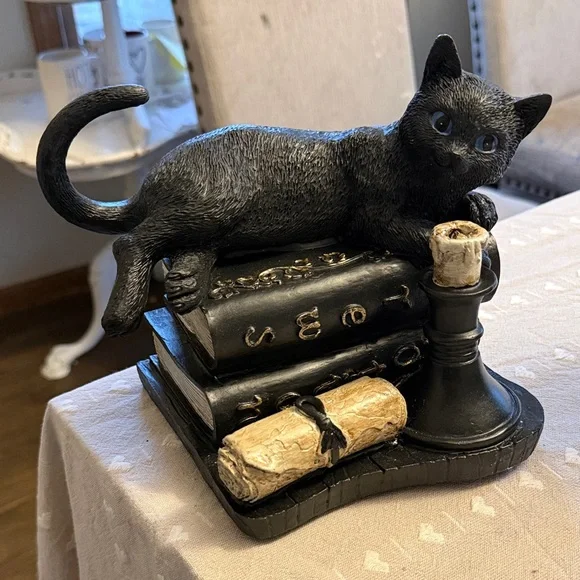 Ashland Black Cat Figurine on Books with Candle - Picture 1 of 3